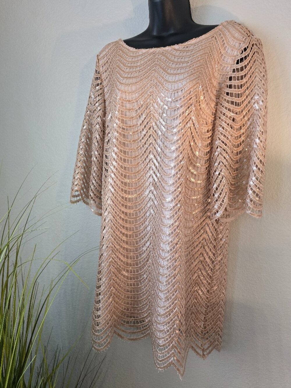 Ark & Co Women’s Sequin Scalloped Dress Size M Beige